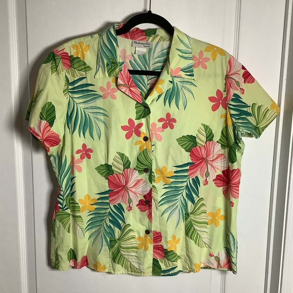 Vintage Hawaiian floral short sleeve blouse